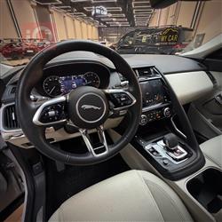 جاكوار إي- بيس